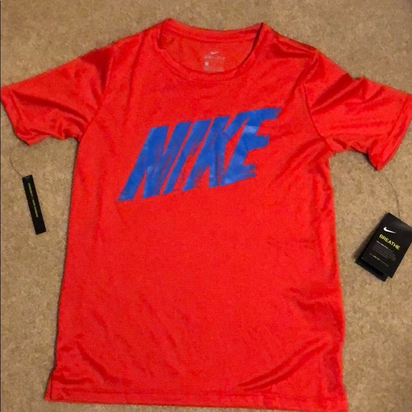 Nike Other - Boys Nike Red T-Shirt Size Large